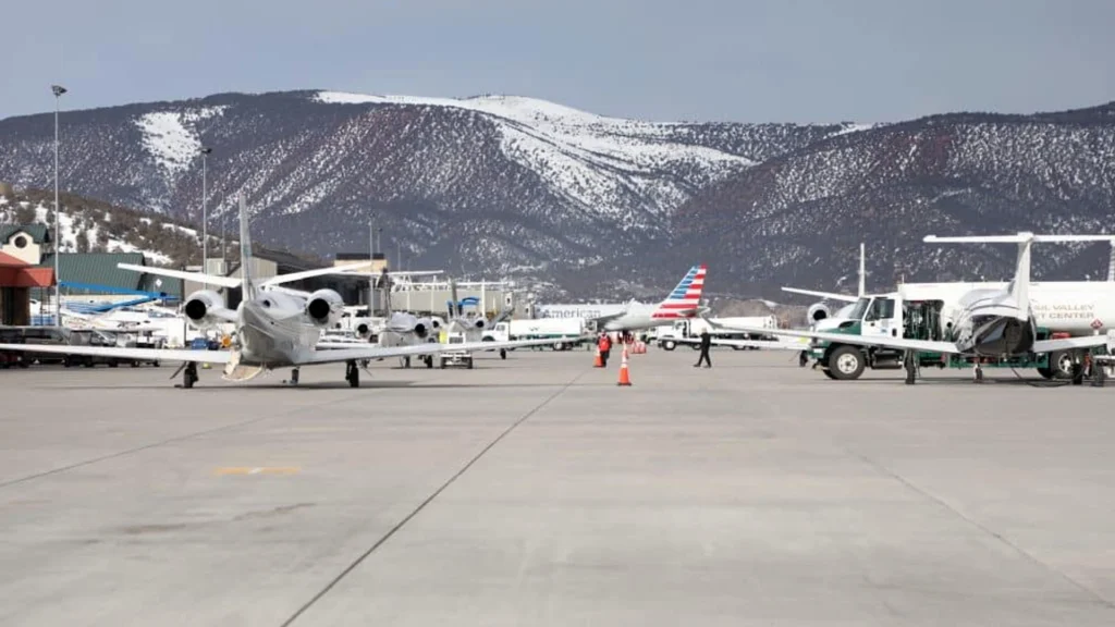 Eagle County Regional Airport in Colorado with private jets and commercial planes — shuttle service and private transportation from Eagle Airport to Keystone.